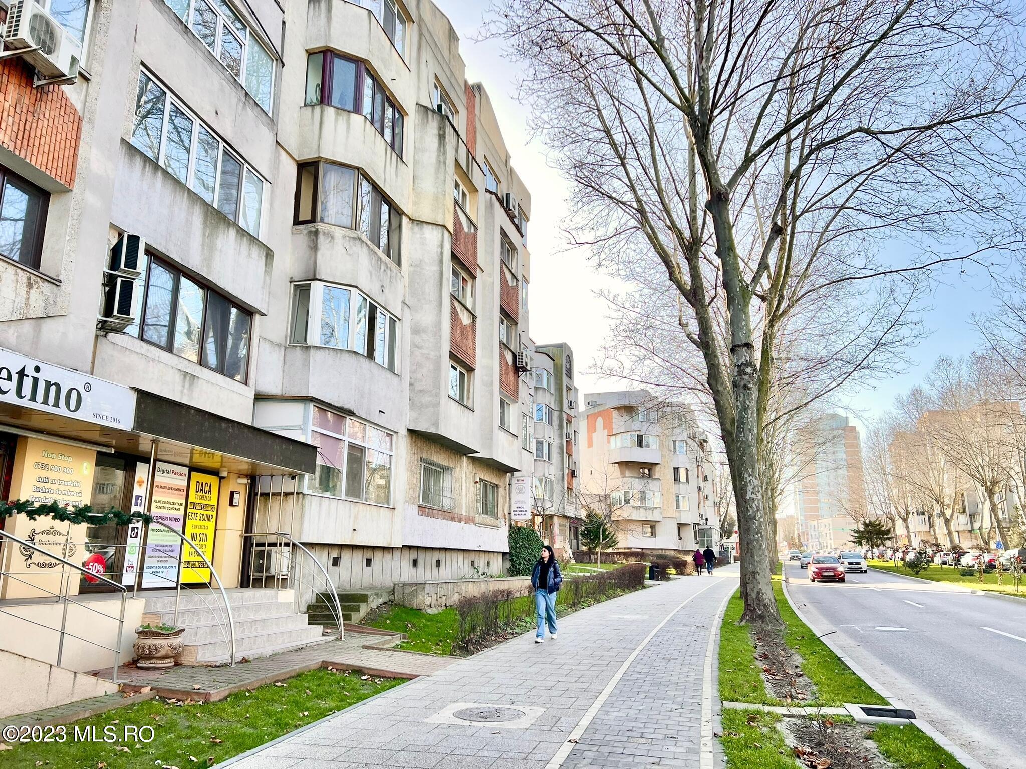                                             Vanzare -                                                                                     Apartament 3 camere                                                                                 - Capitol
                                        