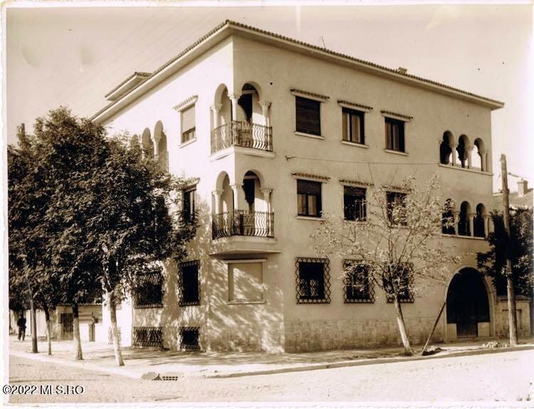                                             Vanzare -                                                                             Casa 166 m²                                                                         - Centru
                                        