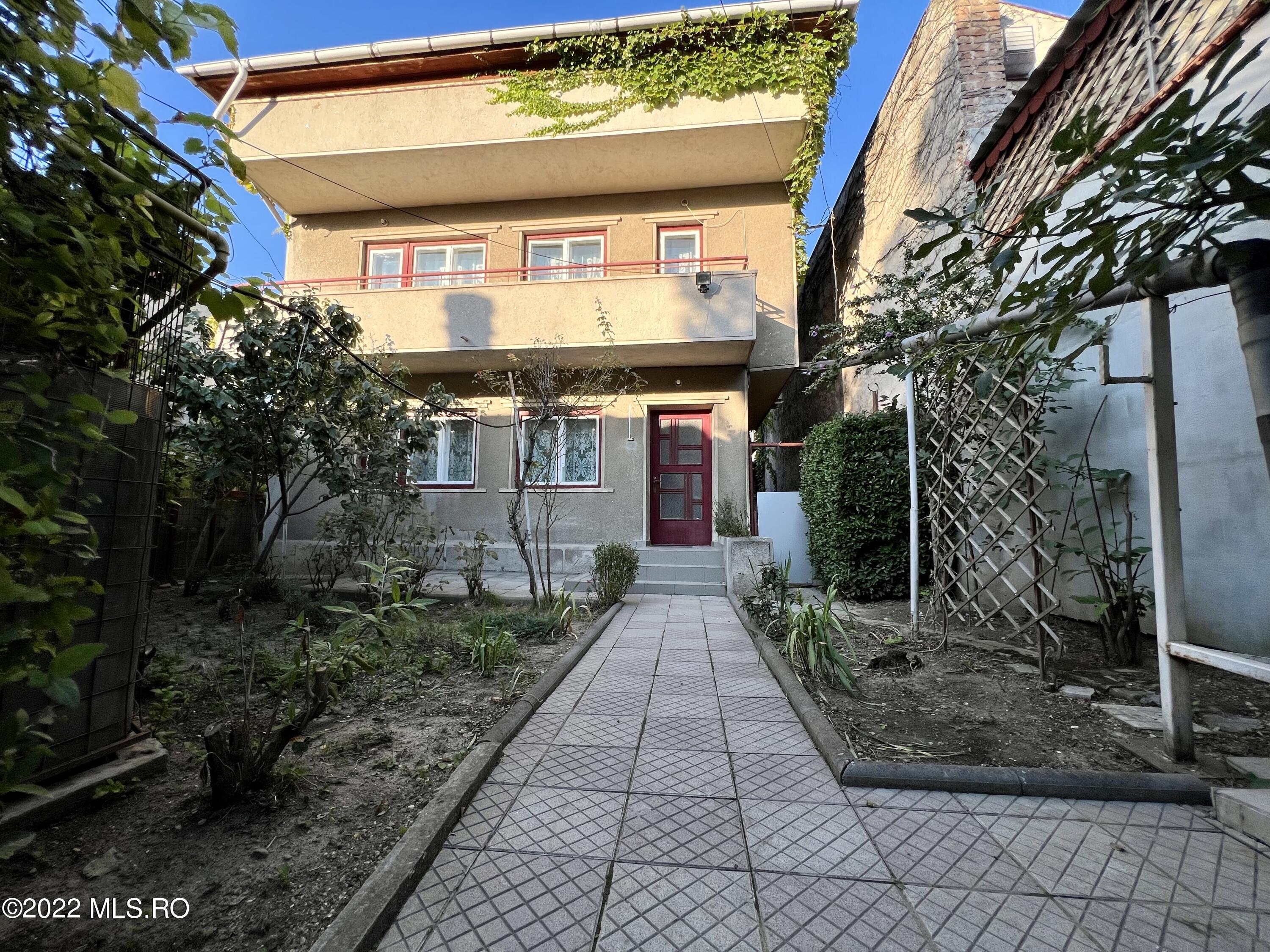                                             Vanzare -                                                                             Casa 52 m²                                                                         - Centru
                                        