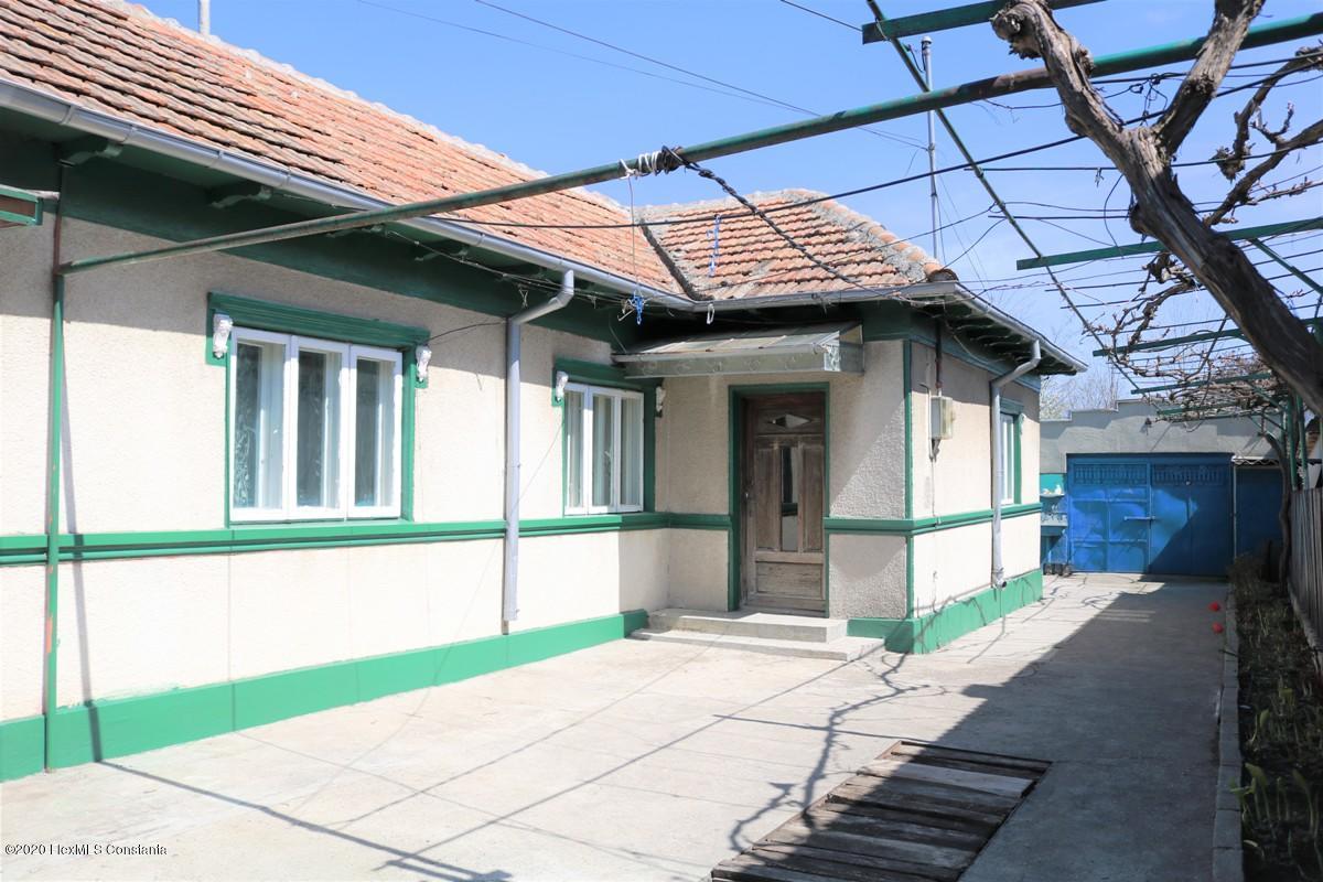                                             Vanzare -                                                                             Casa 99 m²                                                                         - Km 5
                                        